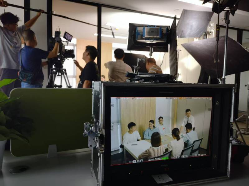芒康县TVC拍摄公司：科技产品视觉化大师，诠释未来感与功能美学