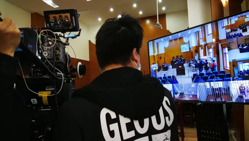 AI生成VS人工创意——芒康县广告片拍摄公司的技术浪漫主义实践
